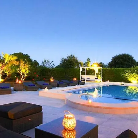 Spend Your Days Relaxing In Comfort Apartment *