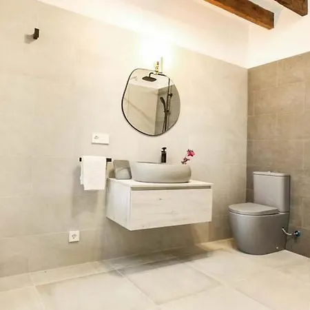 Spend Your Days Relaxing In Comfort Apartment *