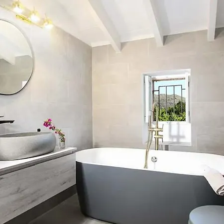 Spend Your Days Relaxing In Comfort Apartment Pula